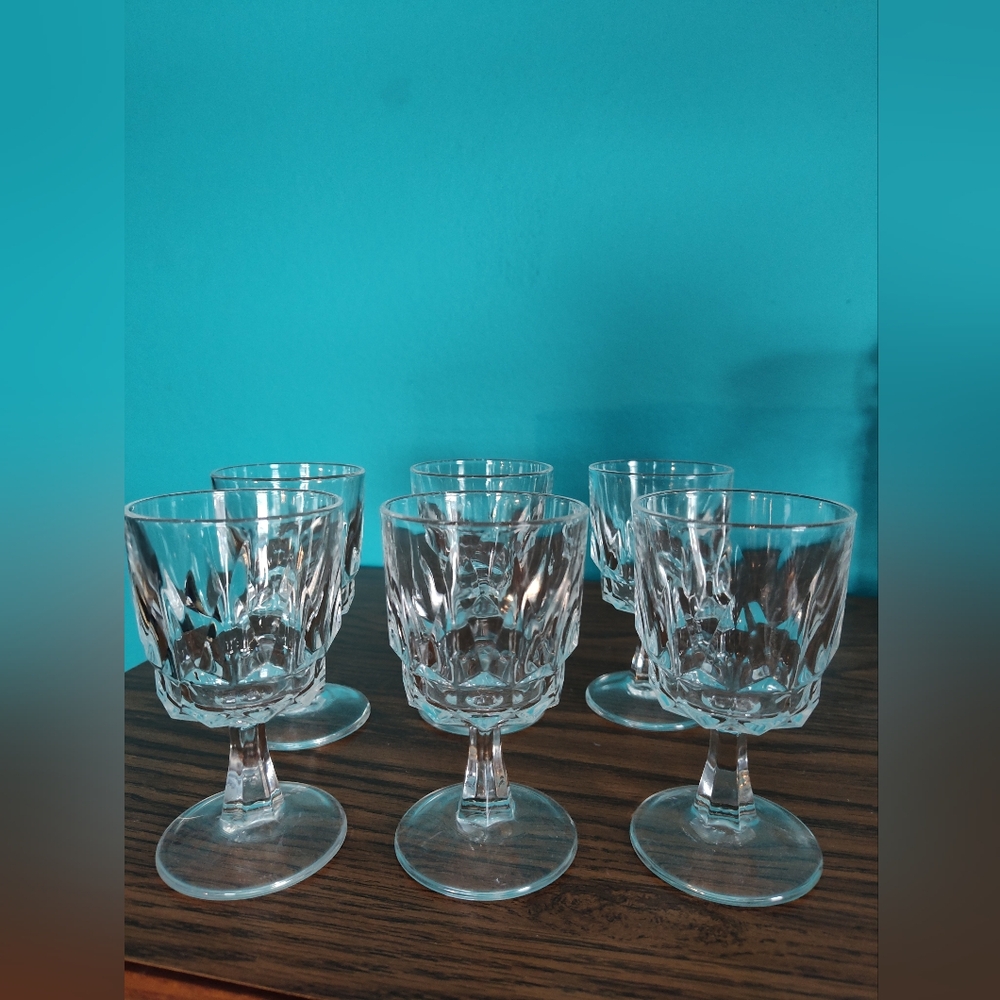 Vtg Arcoroc Clear Artic Wine Glasses. Set of 6.